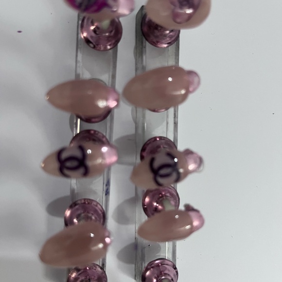 CHANEL Pale Pink Press-On Nails with Purple Logo Accents - Picture 5 of 7